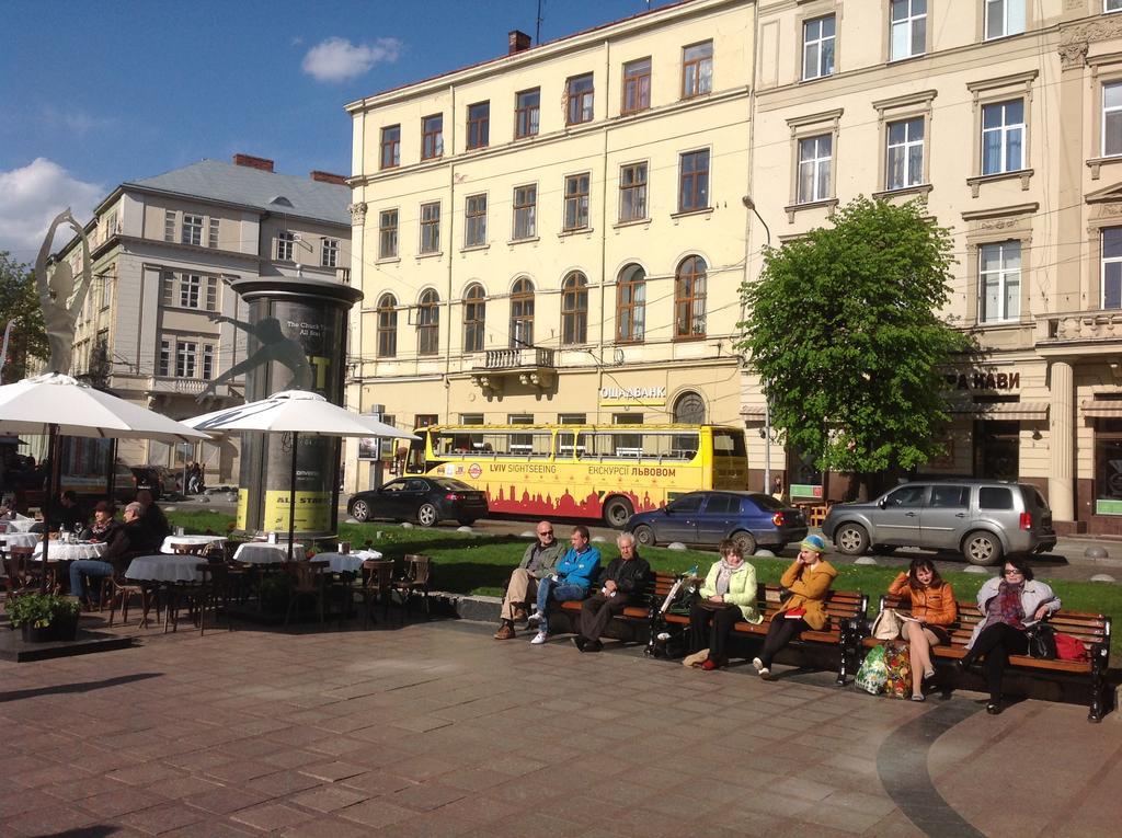 Apartments On Prospekt Svobody 24 Lviv Exterior photo